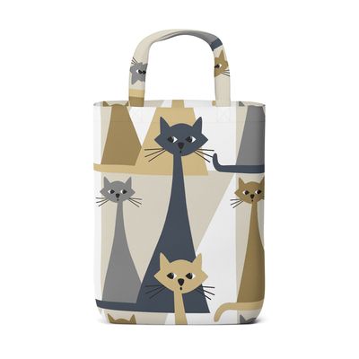 En tygkasse med ett charmigt kattmotiv i beige och grå toner
