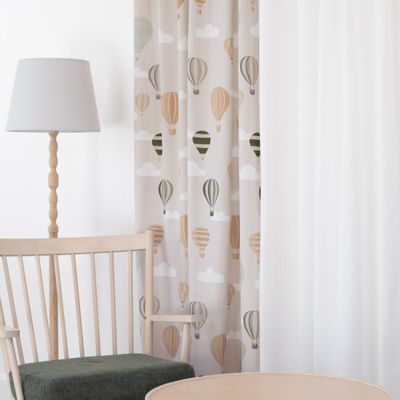 Luftballonger beige gardiner