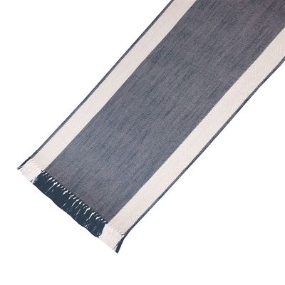 Bordslöpare Emilia blå med fiskbensmönster i 35x120 cm storlek, certifierad.