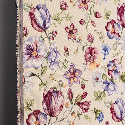 Detaljbild av Ganita gobeläng som visar den vävda strukturen och blommönstret.