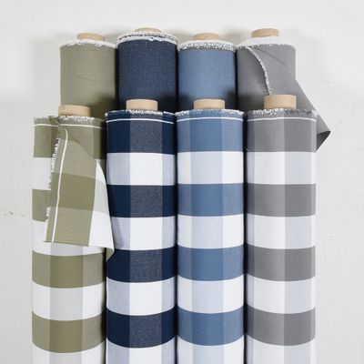 Högkvalitativt ljusgrått tyg - passar både gardiner och enklare möbelklädsel