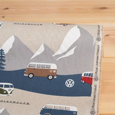 Klassisk design med ikoniska VW bussar på tyget, OEKO-Tex certifierat och idealiskt för gardiner och inredning.