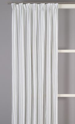 Madicken grön randiga gardiner