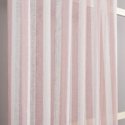 Närbild som visar den skira kvaliteten och blockrändernas detaljrikedom på Disa gardinen