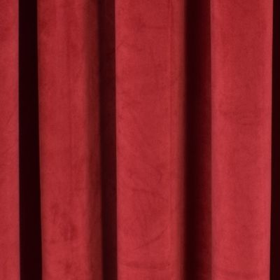 Anna röd sammet metervara följ trenden att inreda ett barnrum med vimplar och gardiner, vardagsrum med härliga soffkuddar och sittpuffar eller varför inte sänggaveln i det egna sovrummet.