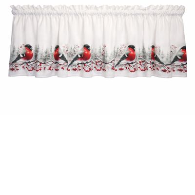 Vit gardinkappa med röda domherrar och vinterbär längs nederkanten