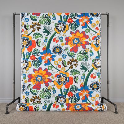 Monstera multi tyg – Färgstarkt blommönster med retro känsla