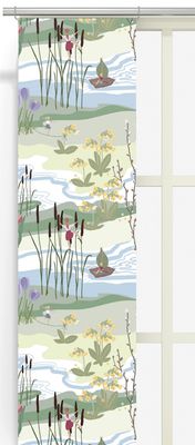 Panelgardiner med ett vackert motiv med naturens vackra blommor, vatten och växter i pastelliga färger