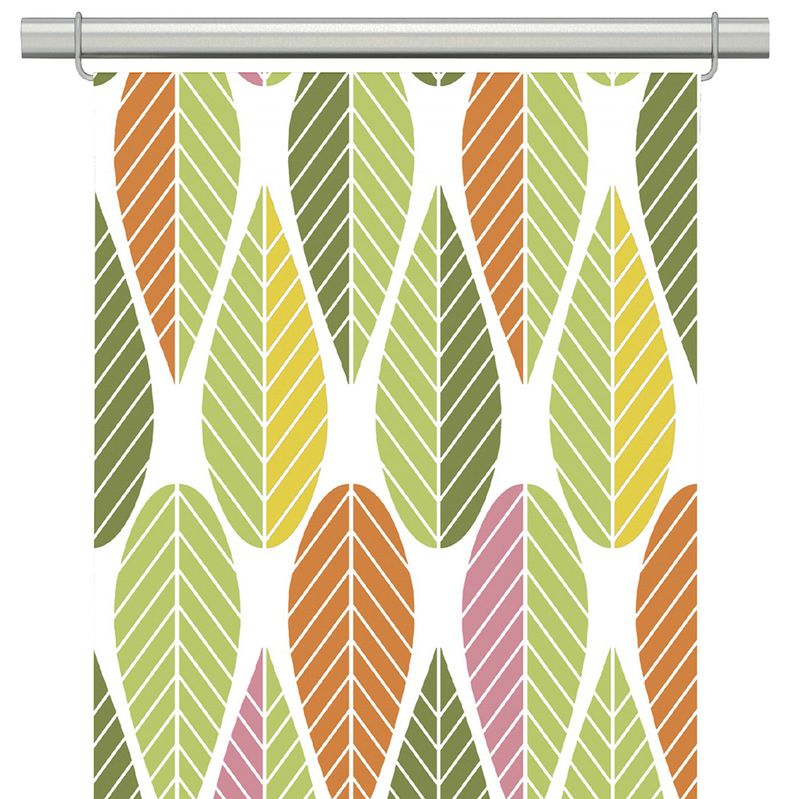 Panelgardiner med retro mönster av blad i grönt, gult, orange och rosa på offwhite botten.