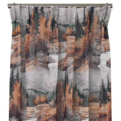 Textil med naturmotiv i rost, grått och grönt – gardin som ger rummet en harmonisk och konstnärlig känsla.