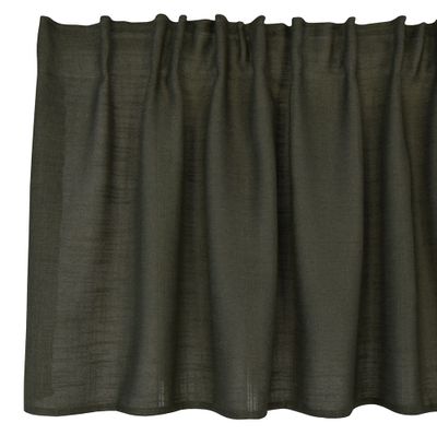 Mörkgrön färdigsydd gardinkappa med multiband. Fin tunn gardin i polyester/ viskos. 55x250cm