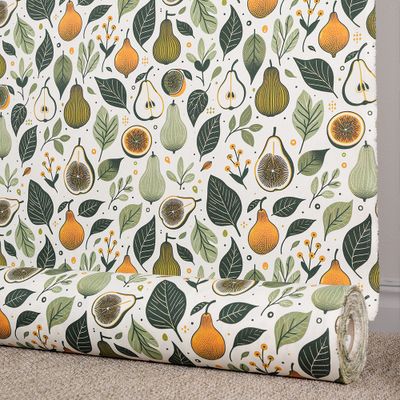 Fruits tyg uppspänt och delvis upprullat, visar hela mönstrets variation med frukter och blad.