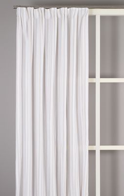 Madicken beige randiga gardiner