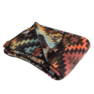 Biederlack pläd Nomad Glow vikt med synlig baksida och struktur i multicolor geometriskt mönster