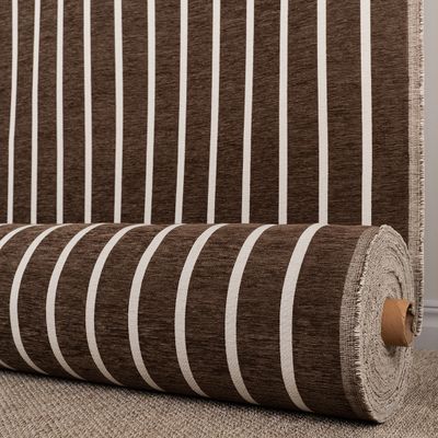 Randigt möbeltyg i mullvad på rulle