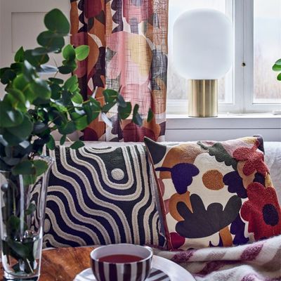 Kuddfodral Zara med stora blommor och sammet