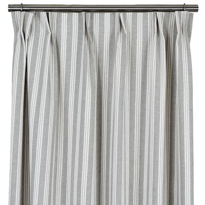 Vegani grå gardin upphängd på stång med multiband, visad i helbild mot vit bakgrund