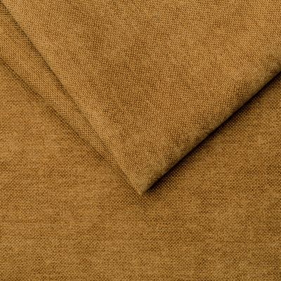 Detaljbild av Mistral Mustard möbeltyg (senapsgul chenille) som visar den djupa färgen, den mjuka strukturen och tygets extremt höga slitstyrka (över 100 000 Martindale).