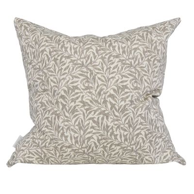 Ramas beige kuddfodral med ett trendigt blad motiv - nordisktextil.se