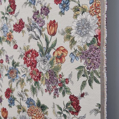 Möbeltyg Dolores creme gobelängtyg med blommor | nordisktextil.se