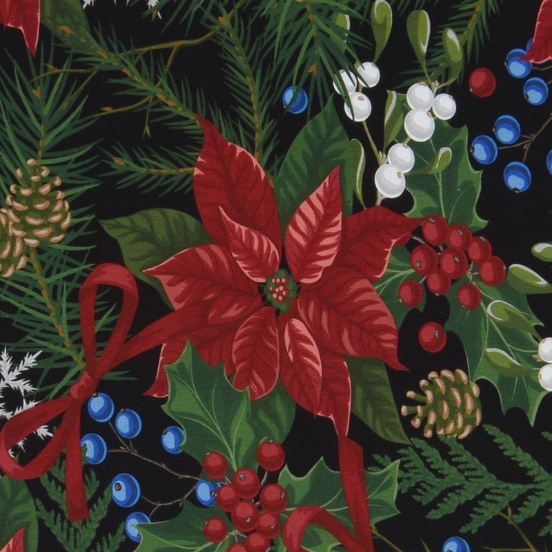 Jultrikå med röda julstjärnor, mistel och annat som hör julen till.