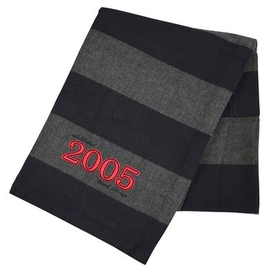 Grand 2005 black en mysig pläd från Grand design matcha med kuddar i samma serie