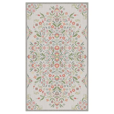 Torplycka beige bordsduk från Ekelunds med symmetriskt blommönster i grönt, rött, blått och gult på ljus beige botten.