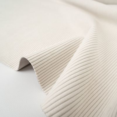 Ljus creme manchester för möbelklädsel, Huggy, 100% polyester, 140 cm bredd för en elegant touch i heminredningen.