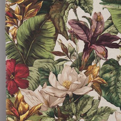 Närbild av tyg i bomull och lin med tydlig struktur och detaljrikt tryck