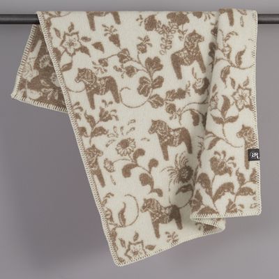 Vändbar ullpläd i beige med dalahästar och kurbits