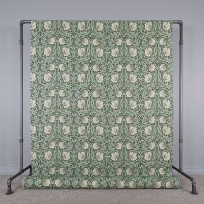 Grace grön tyg - Klassisk blommig Arts and Crafts design