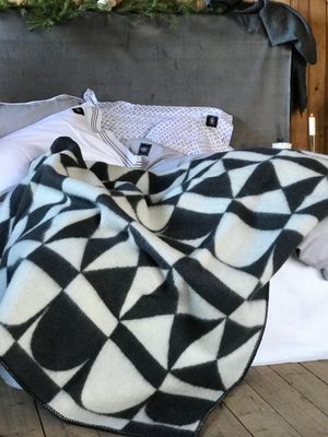 Bows grå pläd - nordisktextil.se