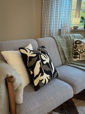 Belinda kuddfodral - Ullpläd Tweedmill - Lifestyle Fair Isle Sage - Ullpläd Fishbone Silver Grey - Berså grå gardiner
