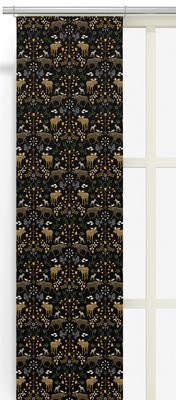 Svarta panelgardiner med naturmotiv från Arvidssons Textil – älgar och skogens djur.