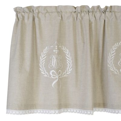 Emmy linne gardinkappa med broderat monogram och spets
