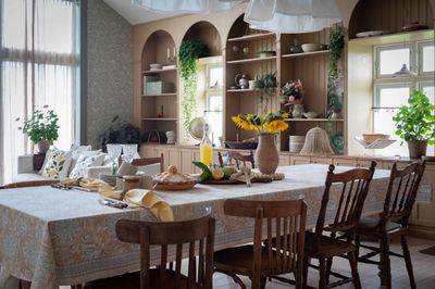 Dante gul bordsduk med blomstermönster i bomull 145x300cm