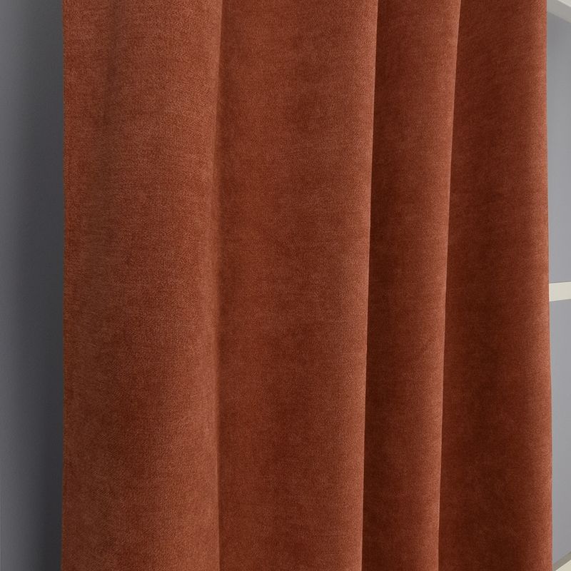 Rost färgade Grammont gardiner, idealiska för att dämpa ljusinsläpp i hemmet.