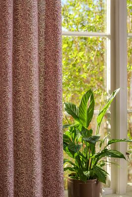 Ramas gardin i ljung – detalj vid fönster