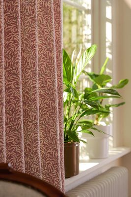 Ramas gardin i ljung – detaljbild med mjukt ljus