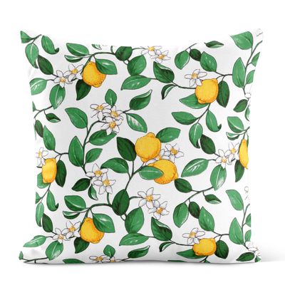 Kuddfodral Citronlycka vit med citroner, gröna blad och vita blommor på ljus bakgrund