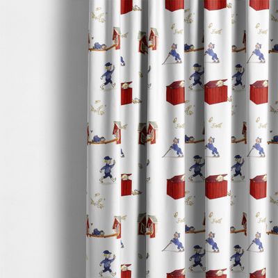 Gardin i Emils Upptåg vit tyg med Emil i Lönneberga-motiv i barnrumsmiljö