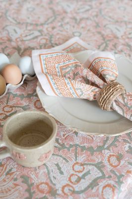 Dante gul bordsduk med blomstermönster i bomull 145x300cm