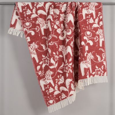 Ullpläd i omvänd färgställning röd och vit med dalahästar