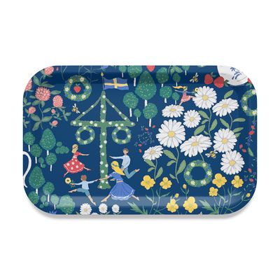 Rektangulär blå bricka med midsommardans, midsommarstång och blomstermönster