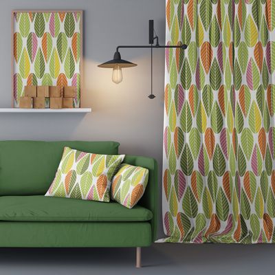 Retro gardiner inspirerade av 60-talet med stora blad i grönt, gult, orange och rosa på offwhite botten