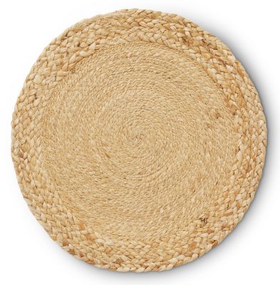 Rund bordstablett i vacker flätad design. Vacker som tallriksunderlägg vid speciella duknings tillfällen men även till vardags.