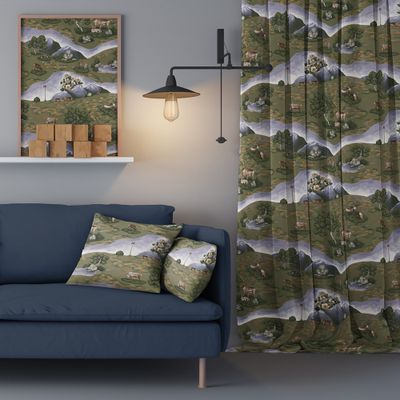 Gardiner med ett underbart mönster med renar och fjäll i mörkgrönt och blått. Materialet är 100% bomull och gardinerna är sydda i Sverige.
