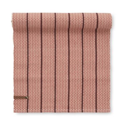 Rosa bordslöpare med klassiskt randigt mönster i mörkare rosa toner, storlek 35x120 cm.