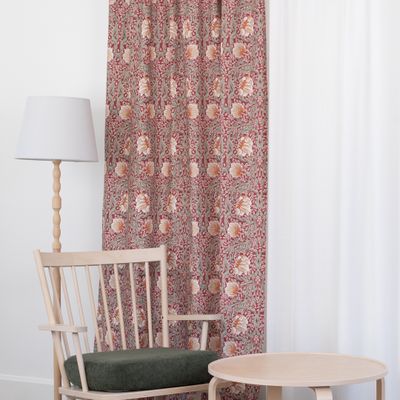Grace röd gardiner - Klassisk blommig Arts and Crafts design