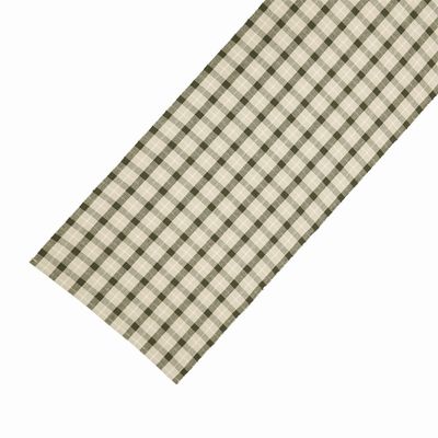 Nils grön löpare i 100% bomull med rutmönster i grönt och beige, visad mot ljus bakgrund.
